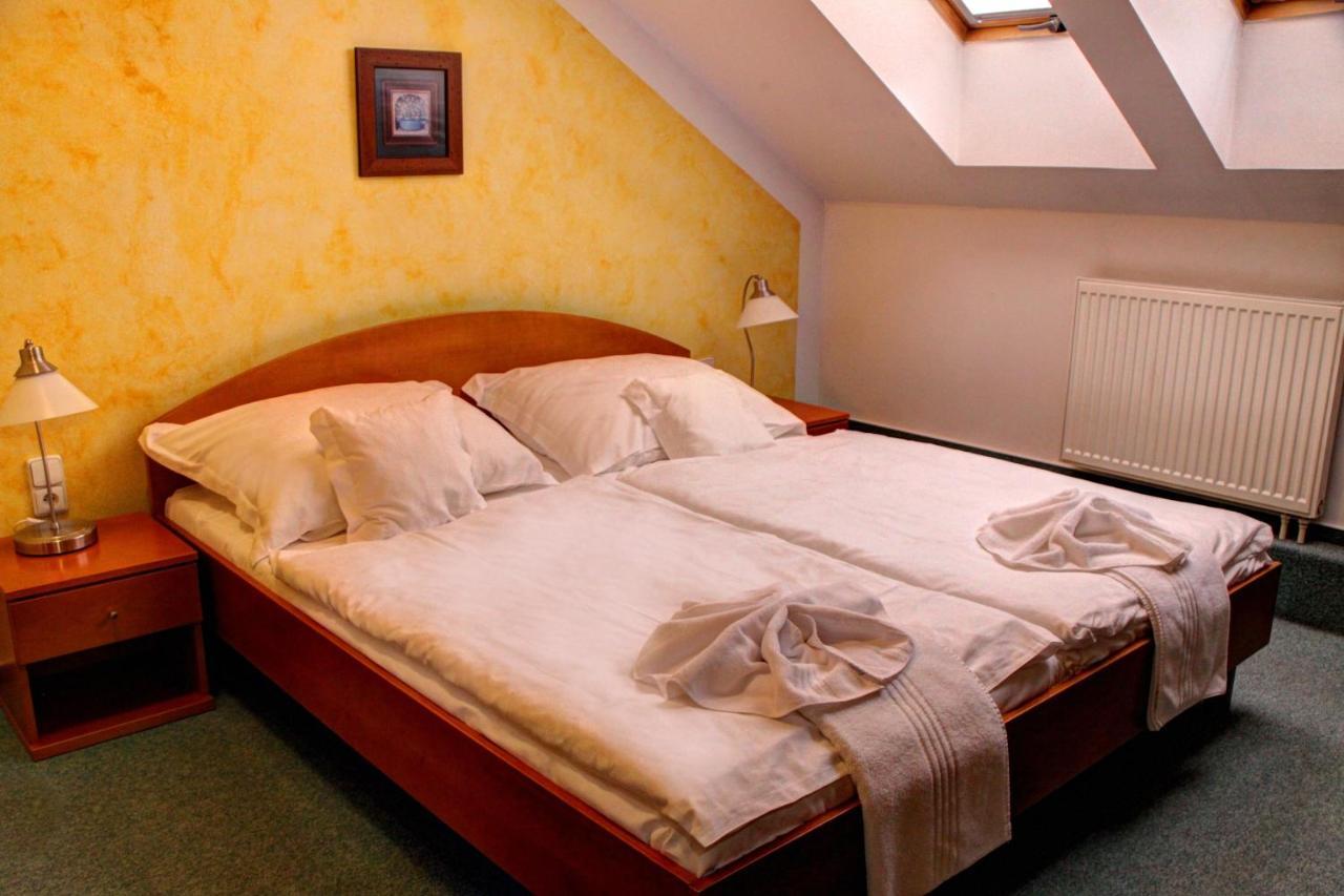 Birdie Pension & Wellness Pardubice Extérieur photo