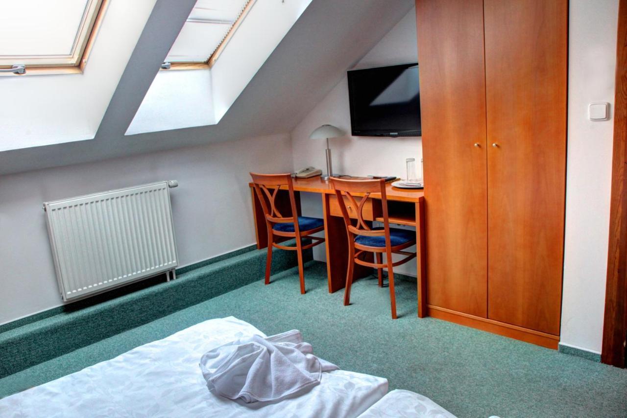 Birdie Pension & Wellness Pardubice Extérieur photo
