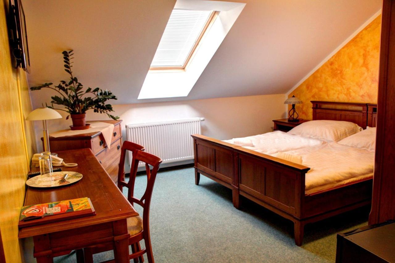 Birdie Pension & Wellness Pardubice Extérieur photo