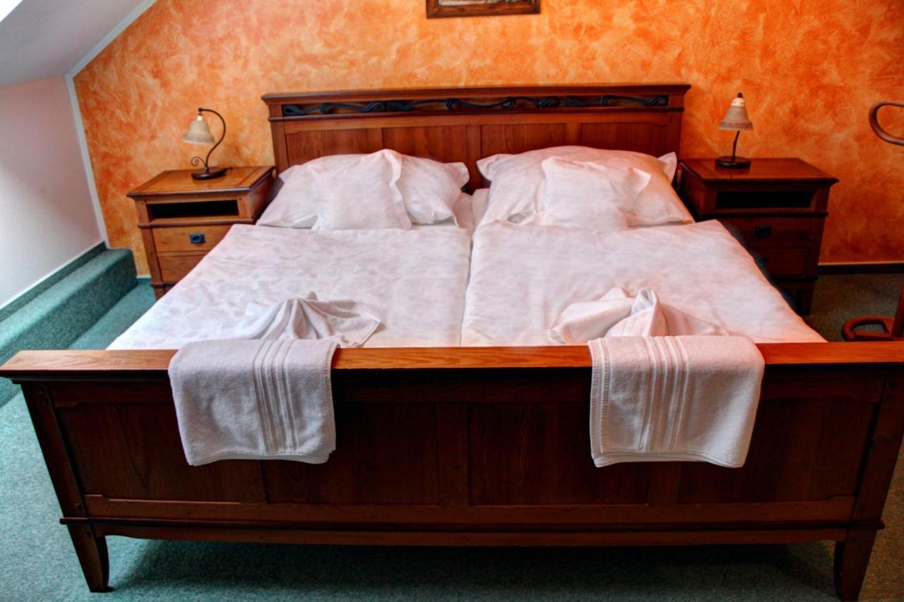 Birdie Pension & Wellness Pardubice Extérieur photo