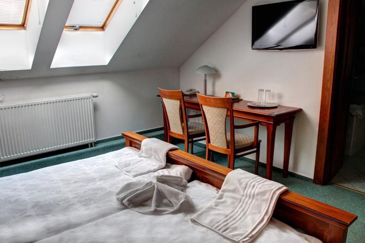 Birdie Pension & Wellness Pardubice Extérieur photo