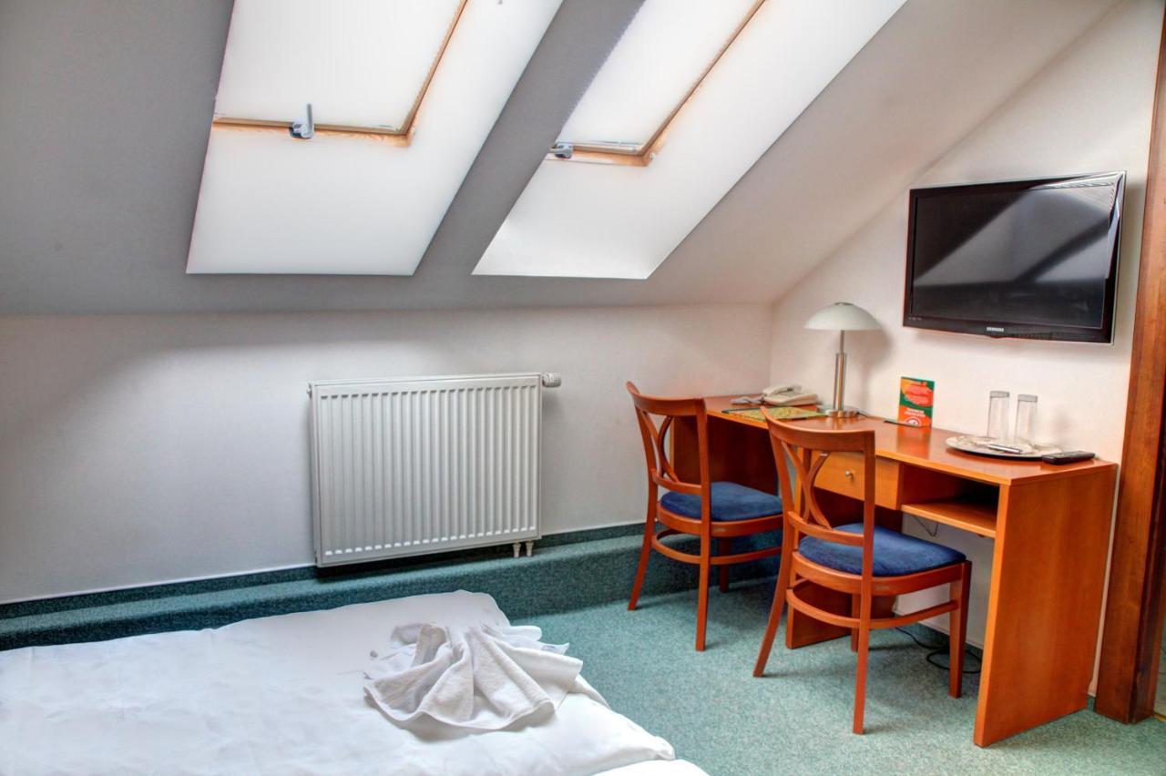 Birdie Pension & Wellness Pardubice Extérieur photo