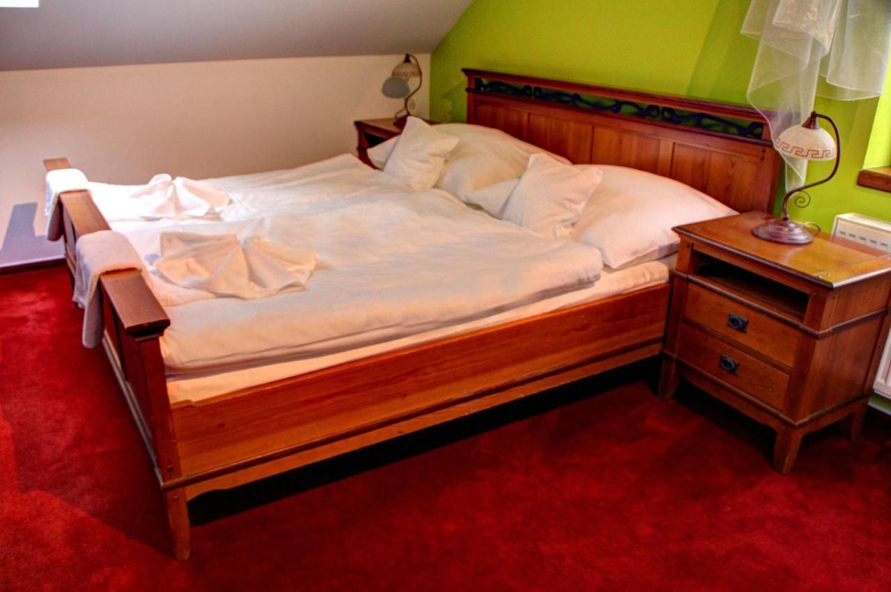 Birdie Pension & Wellness Pardubice Extérieur photo