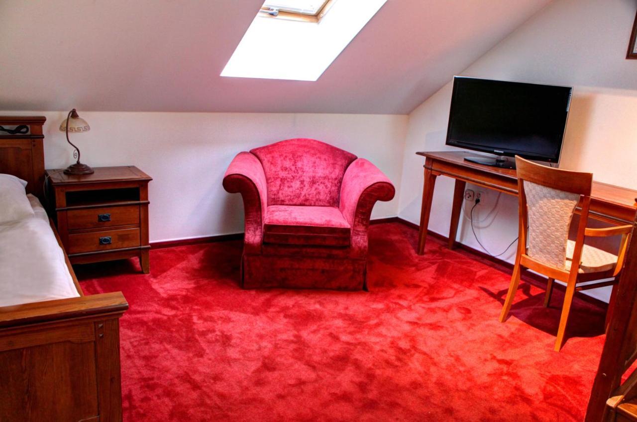 Birdie Pension & Wellness Pardubice Extérieur photo