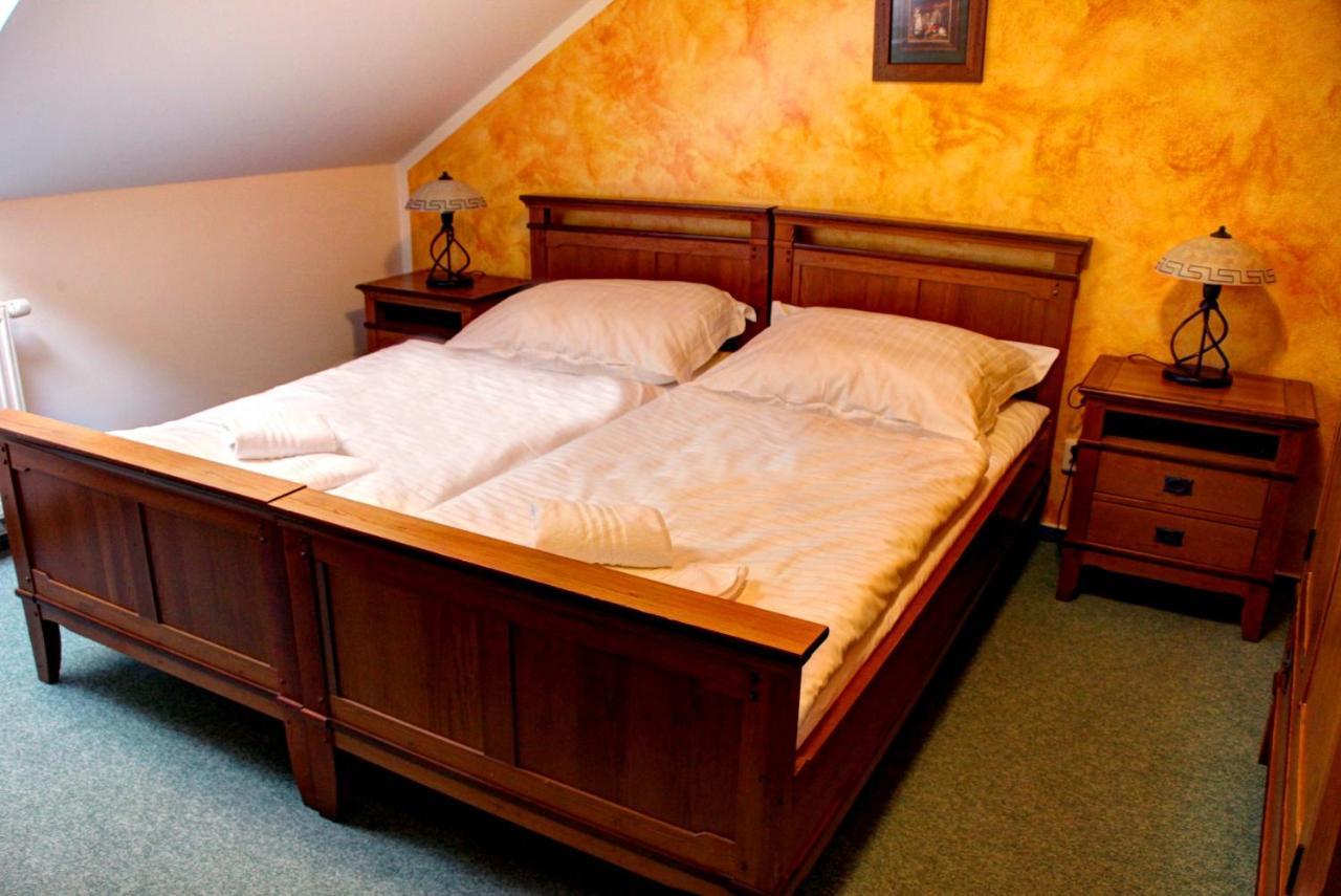 Birdie Pension & Wellness Pardubice Extérieur photo
