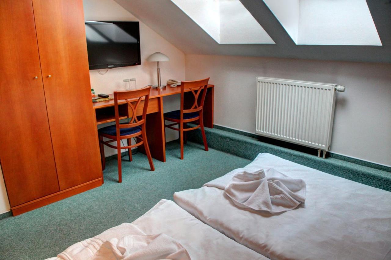 Birdie Pension & Wellness Pardubice Extérieur photo