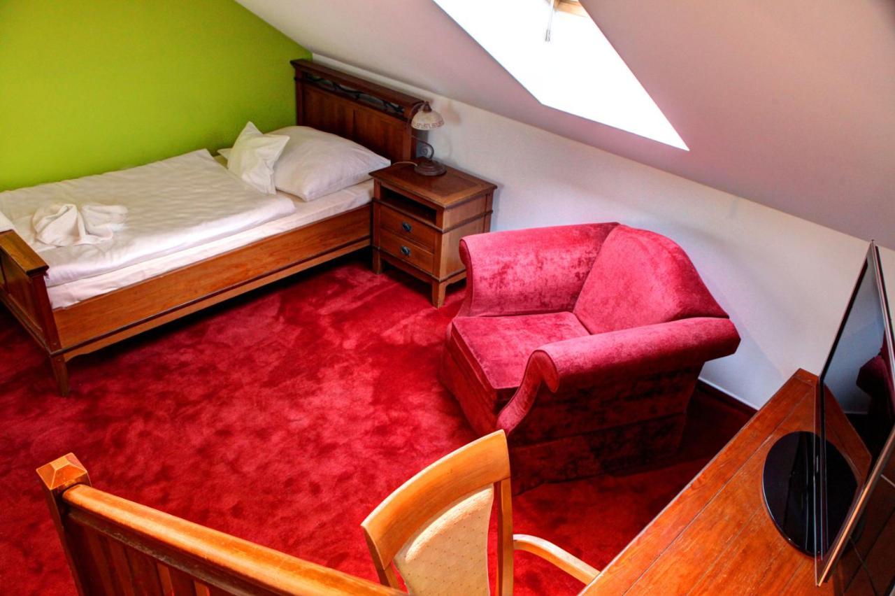 Birdie Pension & Wellness Pardubice Extérieur photo