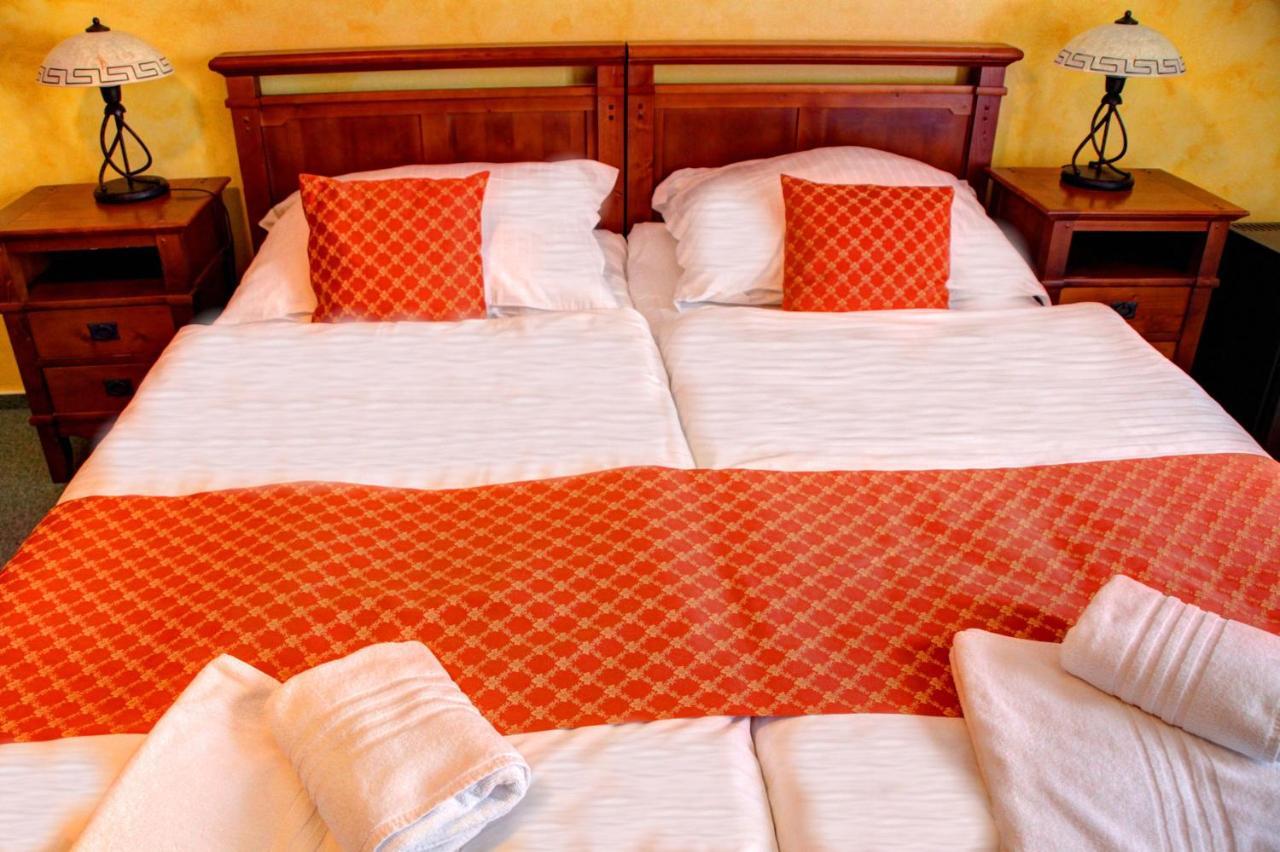 Birdie Pension & Wellness Pardubice Extérieur photo