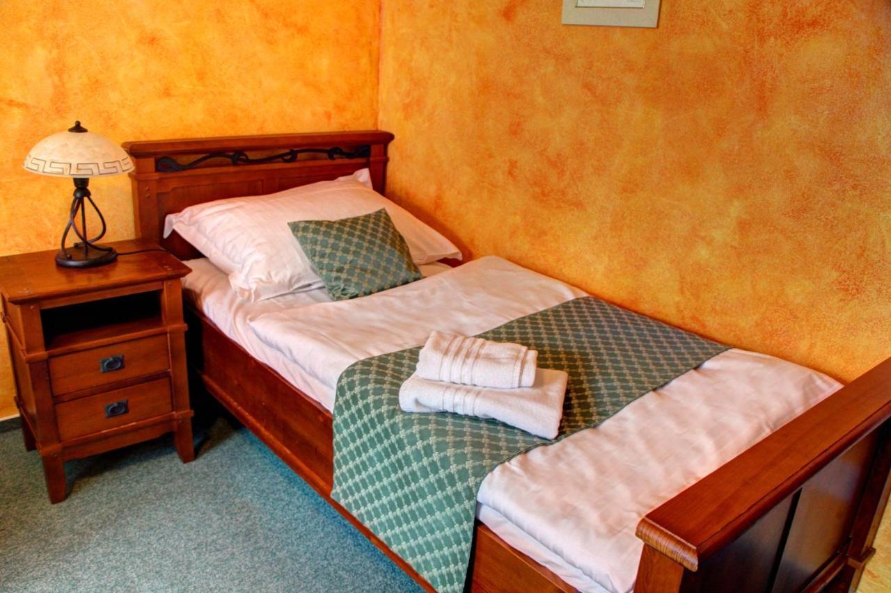 Birdie Pension & Wellness Pardubice Extérieur photo