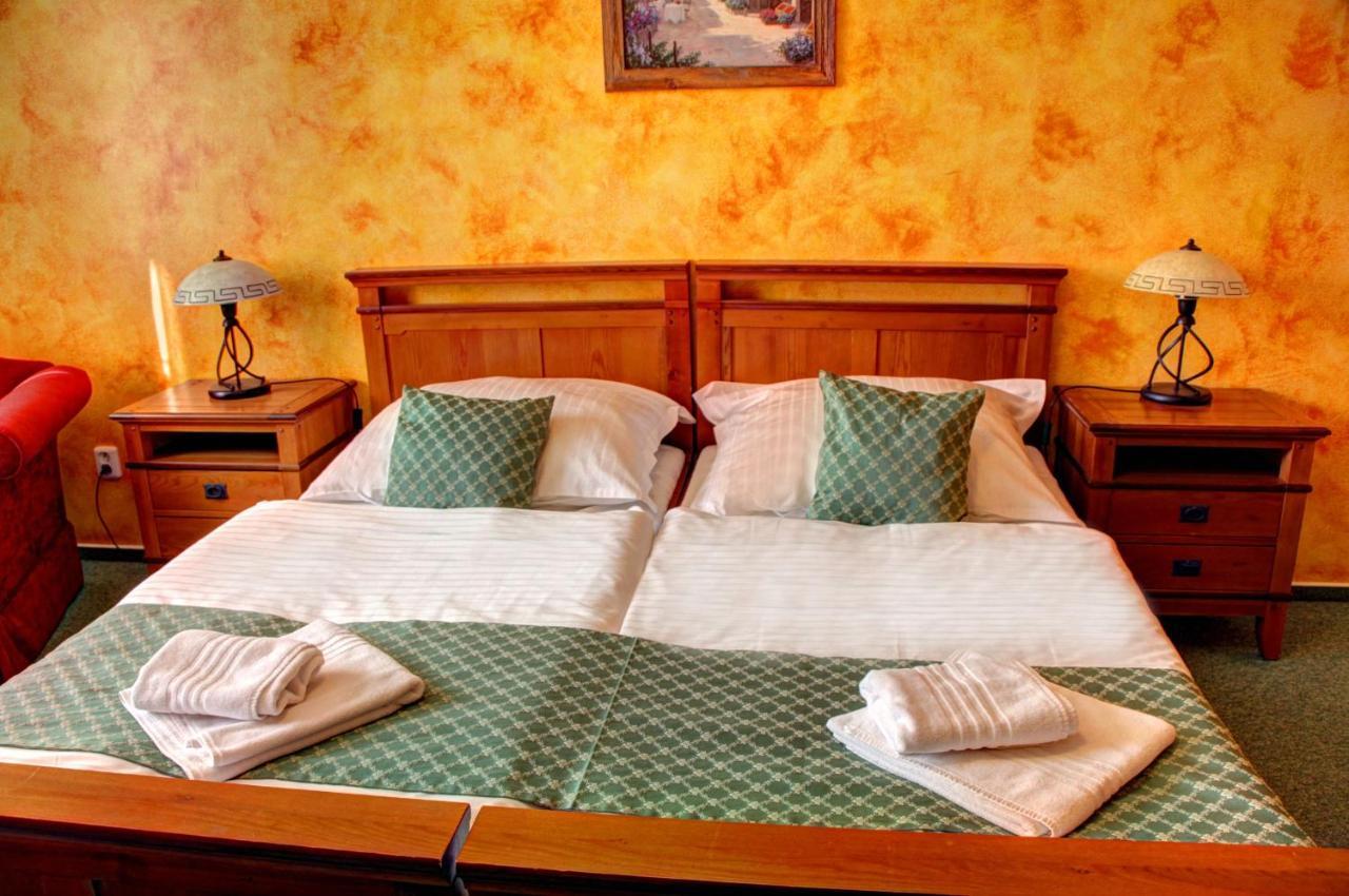Birdie Pension & Wellness Pardubice Extérieur photo