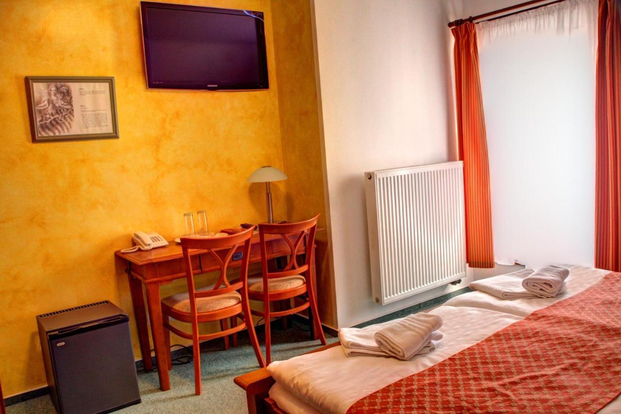 Birdie Pension & Wellness Pardubice Extérieur photo