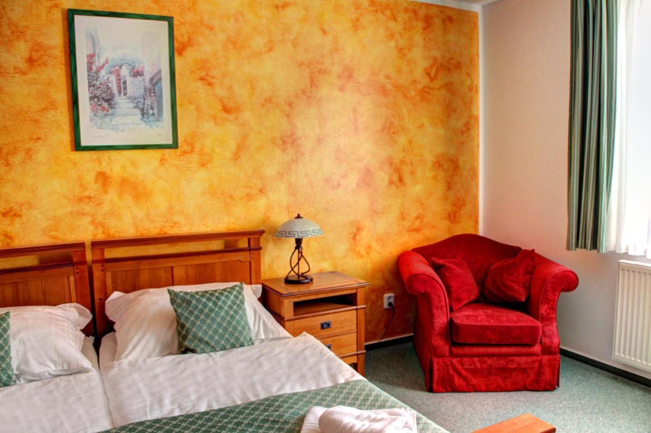 Birdie Pension & Wellness Pardubice Extérieur photo