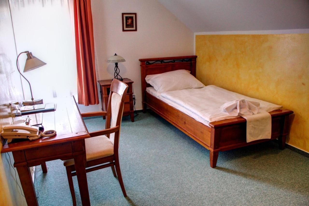 Birdie Pension & Wellness Pardubice Extérieur photo