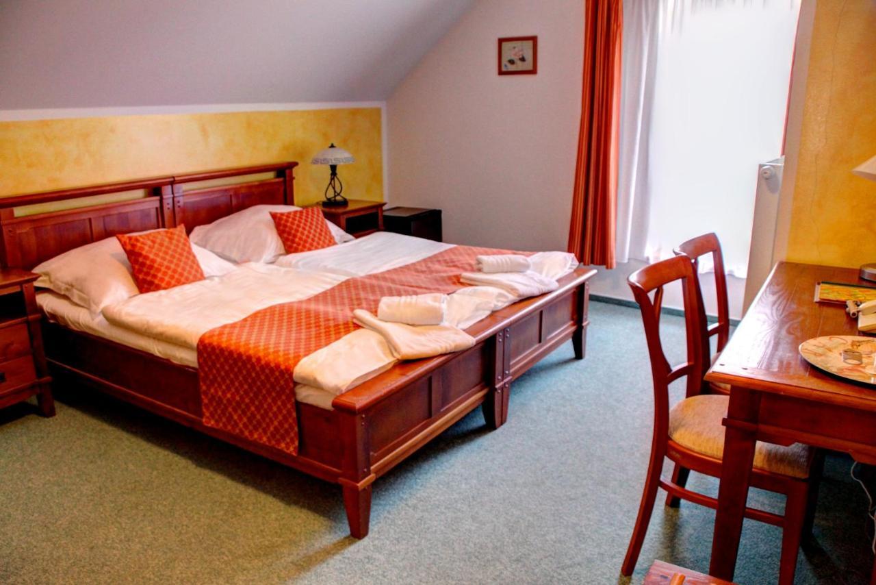 Birdie Pension & Wellness Pardubice Extérieur photo