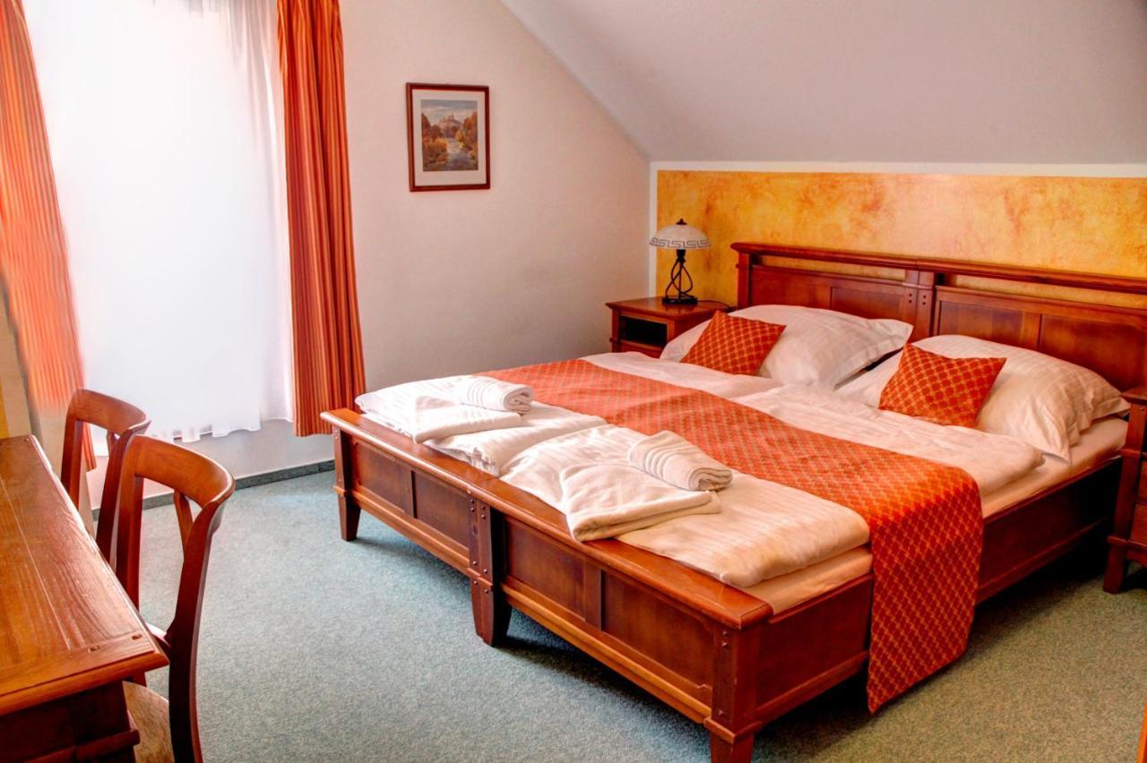 Birdie Pension & Wellness Pardubice Extérieur photo