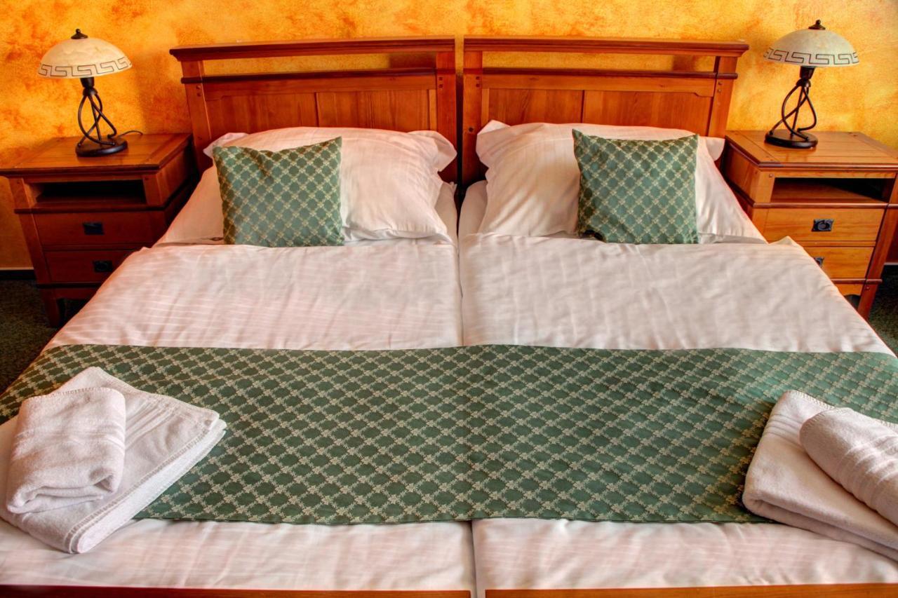 Birdie Pension & Wellness Pardubice Extérieur photo