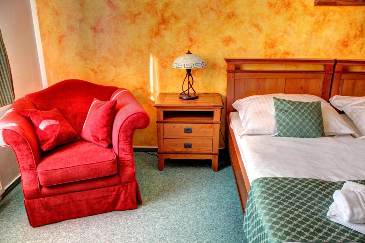 Birdie Pension & Wellness Pardubice Extérieur photo